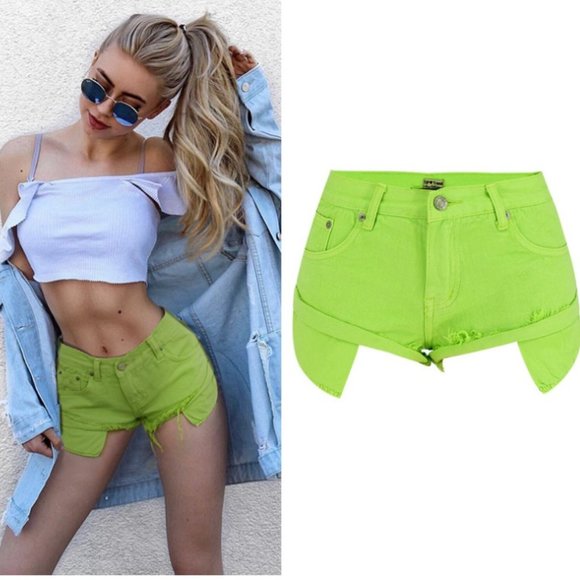 Pocket beach hot pants lady